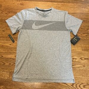 Nike Men’s training Tee NWT